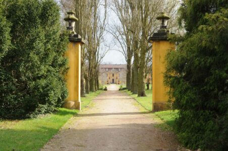 Schlosspark Mosigkau, Schloss